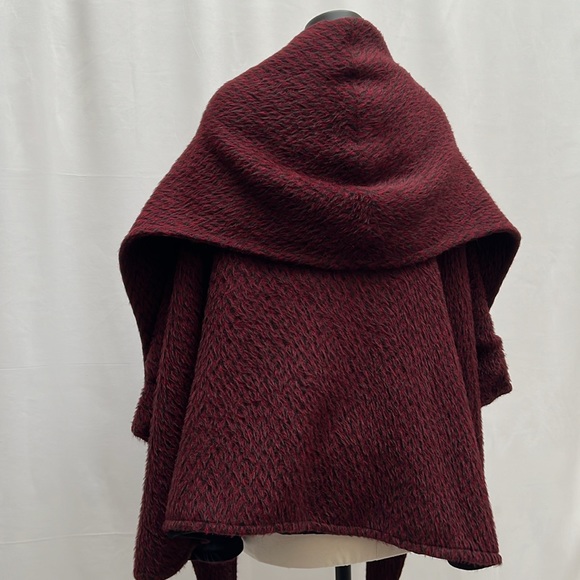 Lindsey Thornburg Burgundy/Black Chevron Alpaca Blend Shawl Cape Coat - Picture 12 of 16